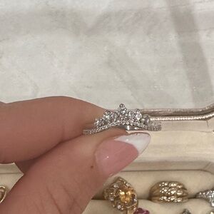 18k white gold diamond Crown ring .